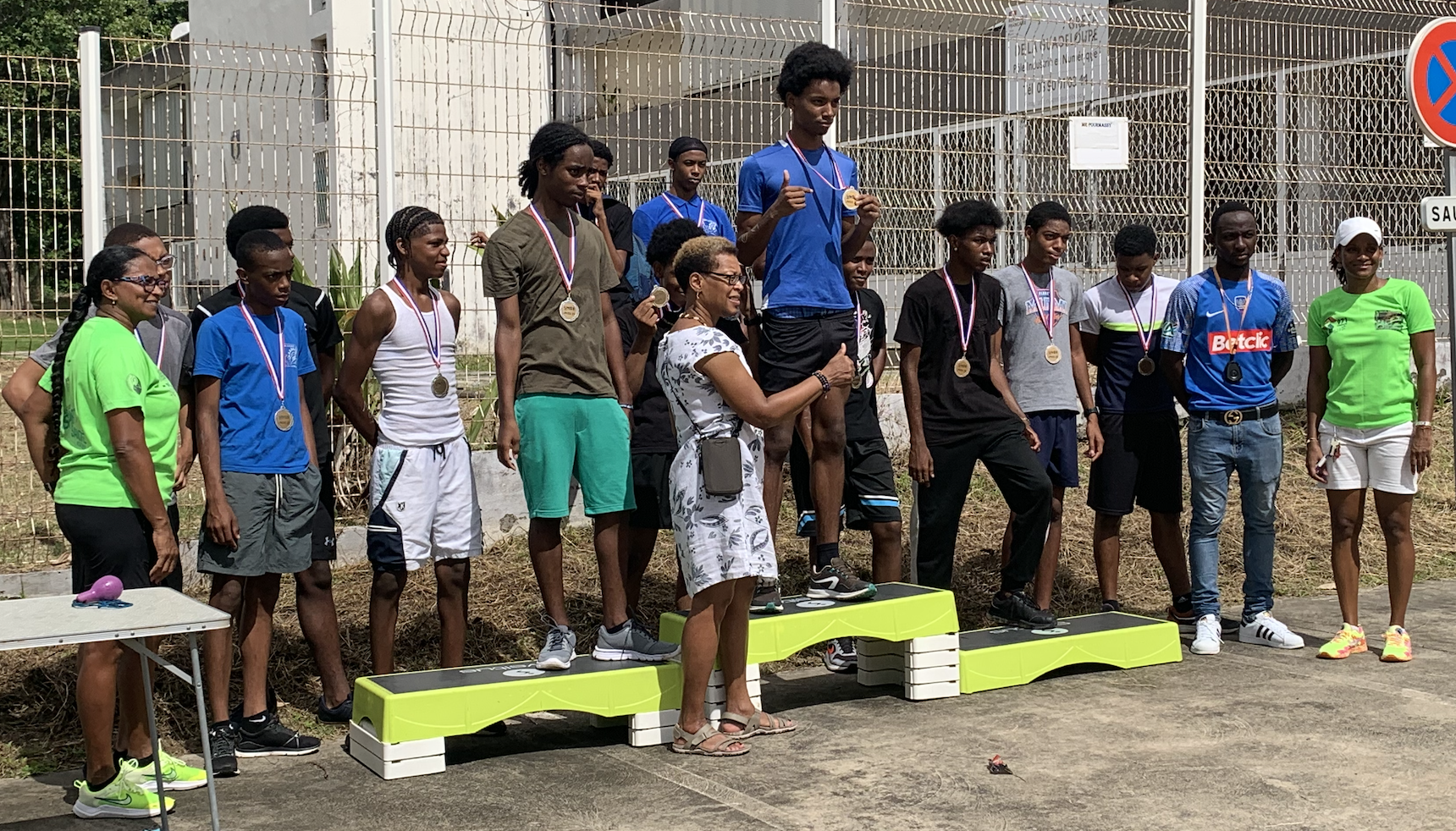 Journée du sport scolaire avec Mme la proviseure Adjointe, Mme DUVERGER